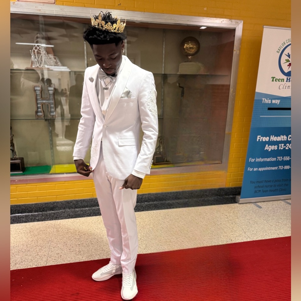 Men's White Suit - Picture 4 of 4